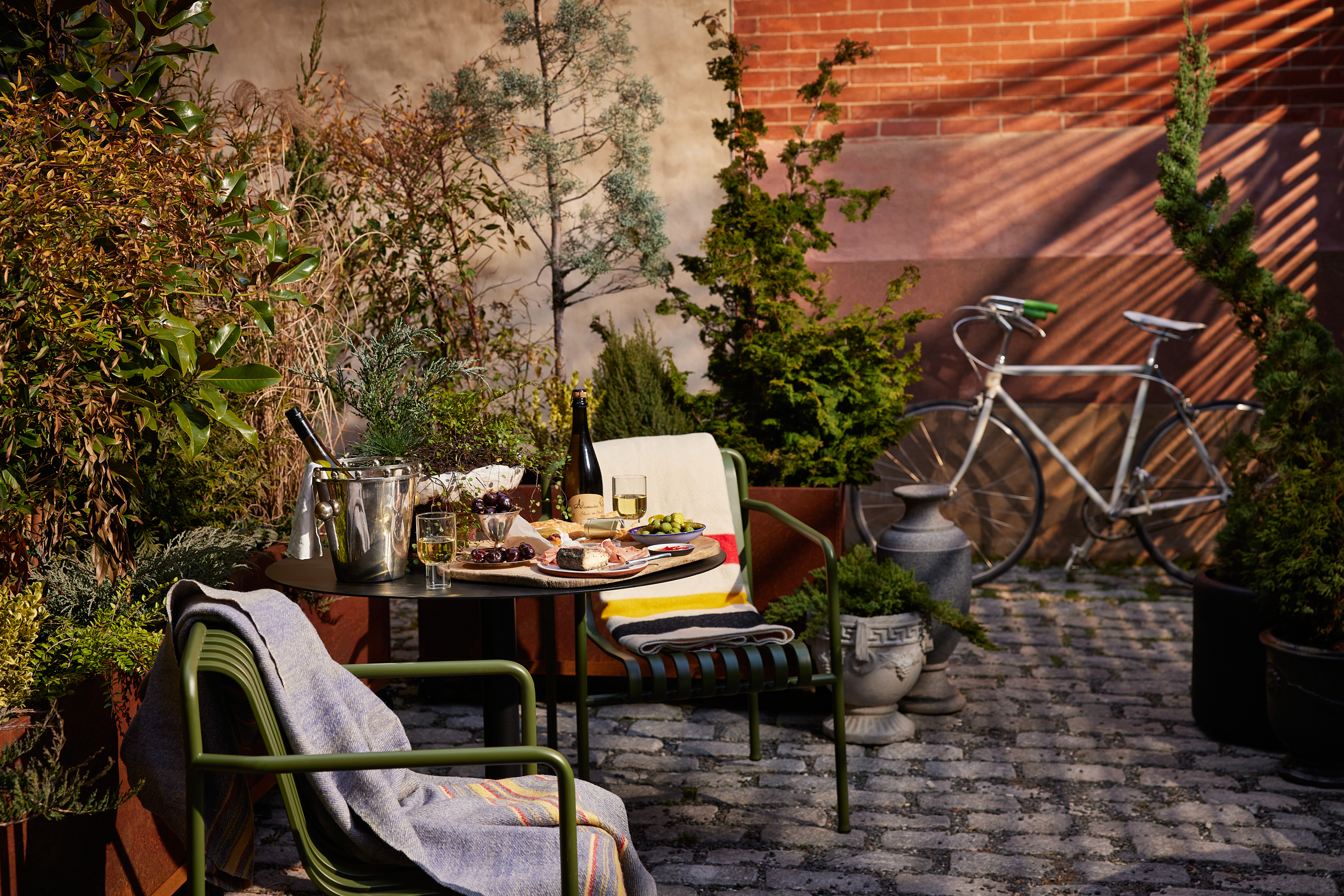 Maison Rose - Place to eat